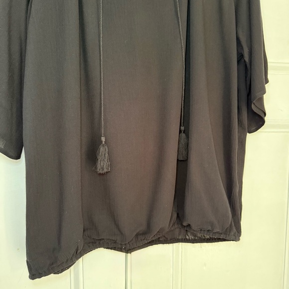 Chelsea & Theodore Black Tassel Tie Rayon Blouse - Large - Picture 5 of 5
